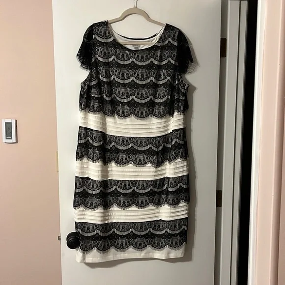 Dresses | Avenue Eyelash Lace Cocktail Dress 22 | Poshmark